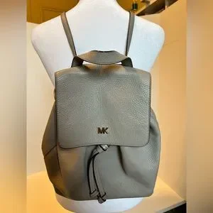 Michael Kors | Bags | Michael Kors Junie Flap Pebbled  display picture 2